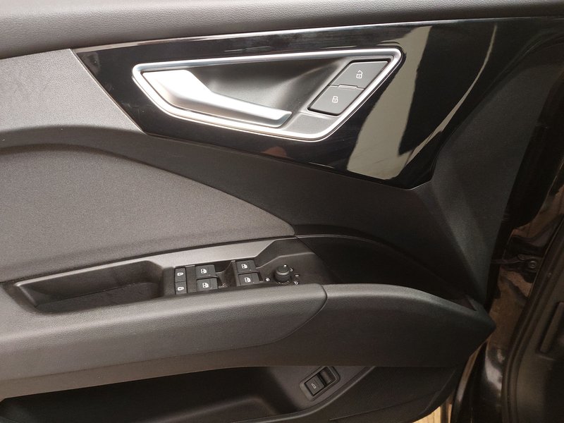 Audi Q4 e-tron • Full LED • digitalni instrumenti — 5
