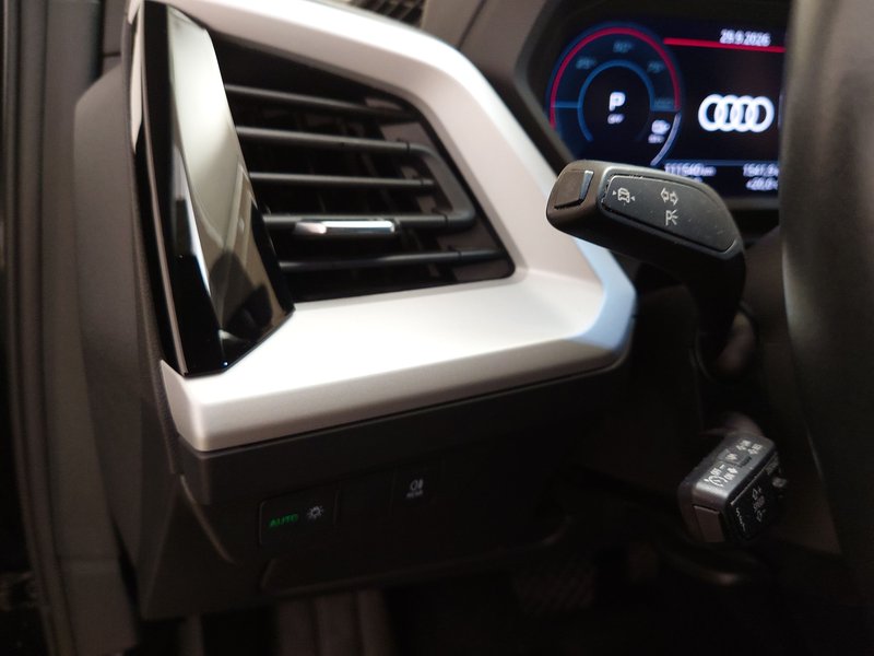 Audi Q4 e-tron • Full LED • digitalni instrumenti — 7