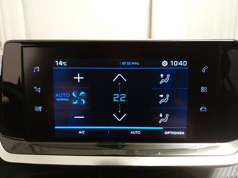 Peugeot 208 PureTech 100 Initiale • ACC • Full LED — 17