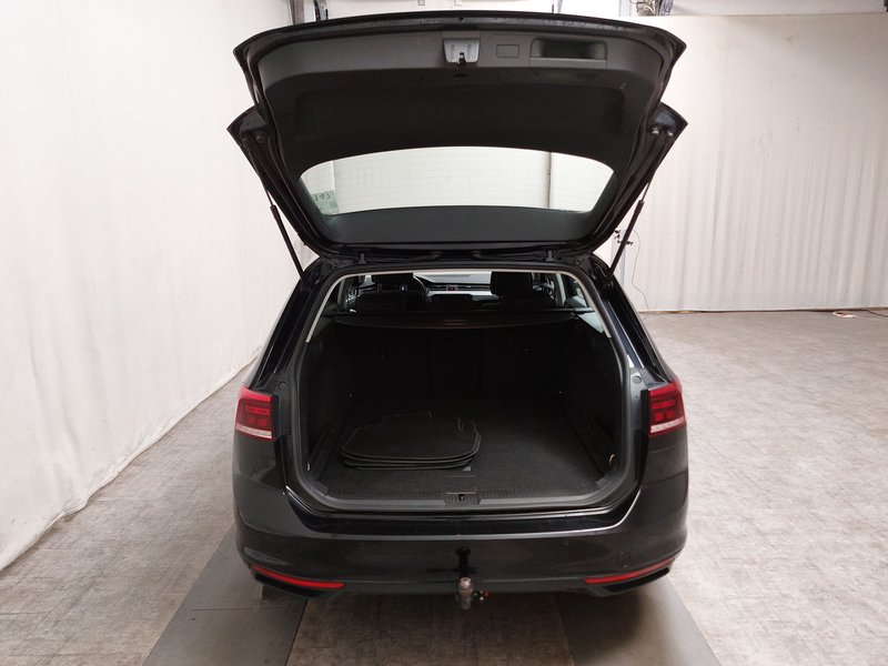 VW Passat Variant 1.5 TSI Business automatik • ACC • LED — 16