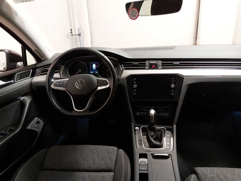 VW Passat Variant 1.5 TSI Business automatik • ACC • LED — 17