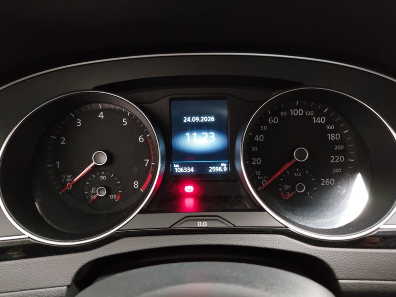 VW Passat Variant 1.5 TSI Business automatik • ACC • LED — 21