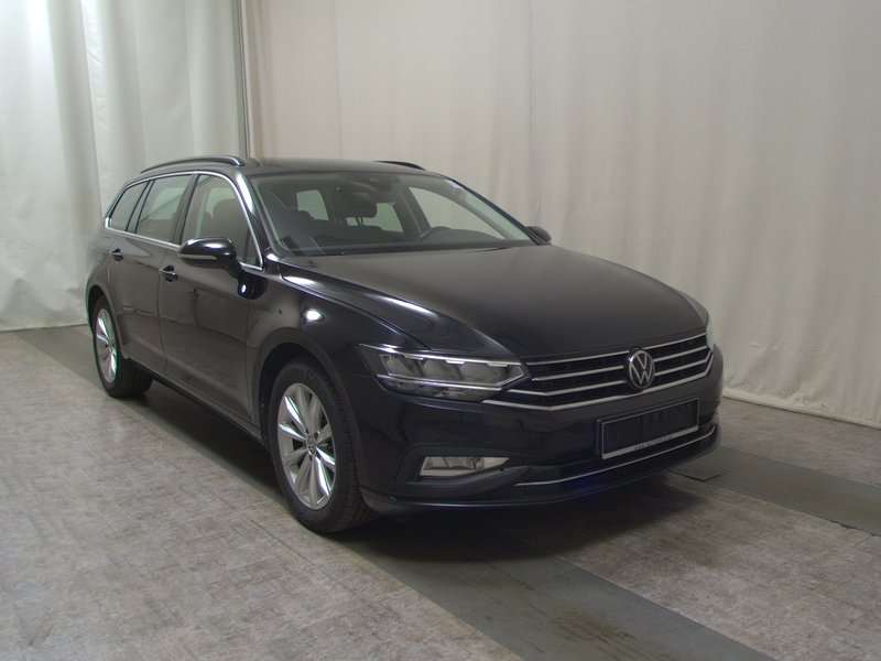 VW Passat Variant 1.5 TSI Business automatik • ACC • LED — 3