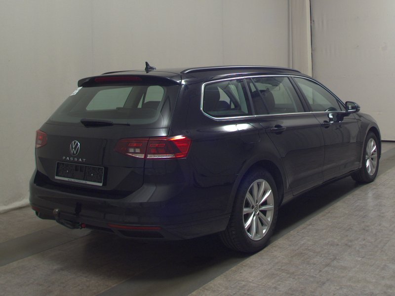 VW Passat Variant 1.5 TSI Business automatik • ACC • LED — 4