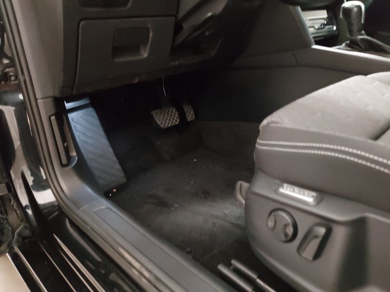 VW Passat Variant 1.5 TSI Business automatik • ACC • LED — 7