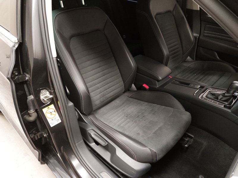 Volkswagen Passat Variant 2.0 TDI automatik Elegance • ACC • AHK — 10