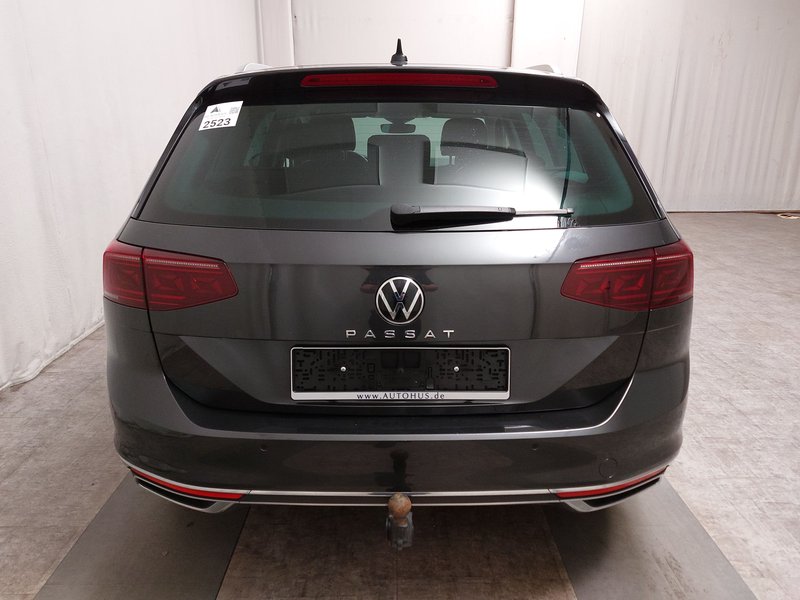 Volkswagen Passat Variant 2.0 TDI automatik Elegance • ACC • AHK — 14