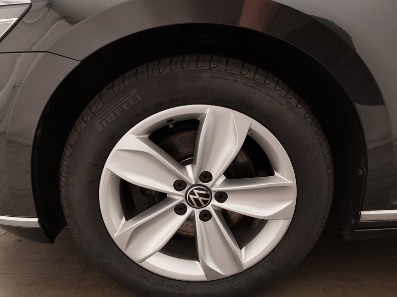 Volkswagen Passat Variant 2.0 TDI automatik Elegance • ACC • AHK — 8