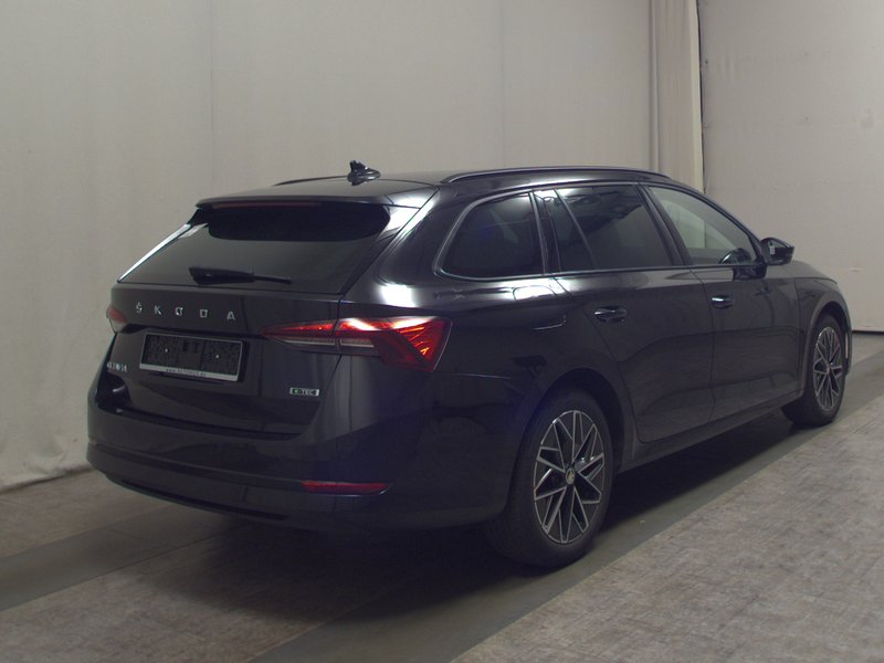 Škoda Octavia Kombi 1.5 TSI automatik Ambition • ACC • LED — 4