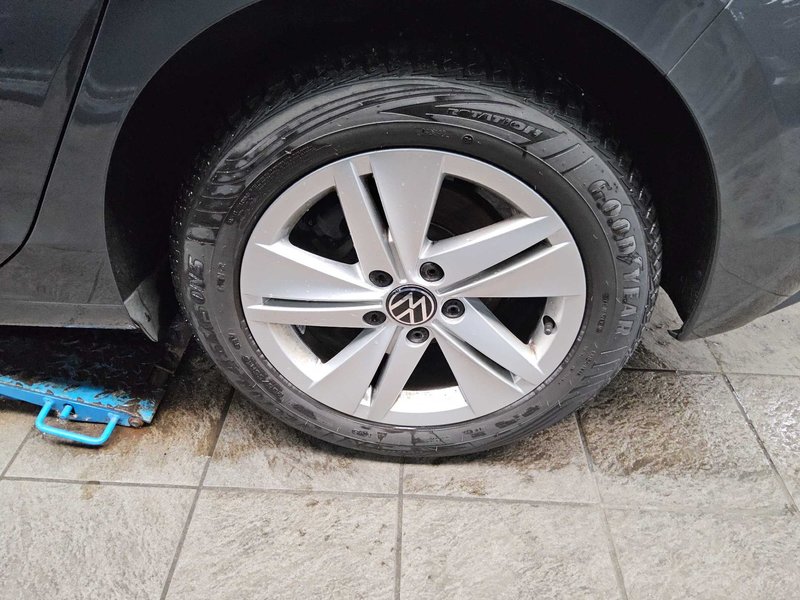 Volkswagen Golf 8 2.0 TDI automatik Life • ACC • Full LED — 11