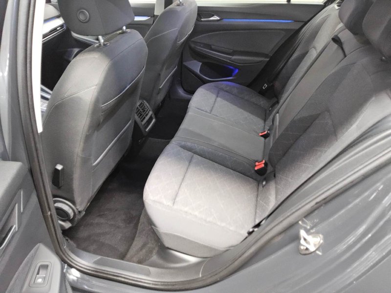 Volkswagen Golf 8 2.0 TDI automatik Life • ACC • Full LED — 13