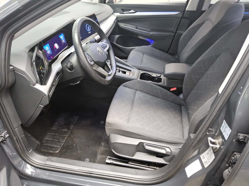 Volkswagen Golf 8 2.0 TDI automatik Life • ACC • Full LED — 9