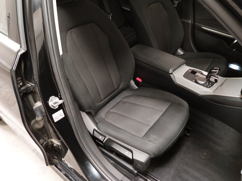 BMW 320d Touring xDrive Advantage automatik • ACC • AHK — 10