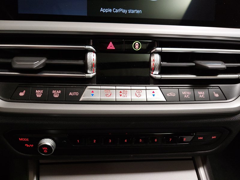 BMW 320d Touring xDrive Advantage automatik • ACC • AHK — 15