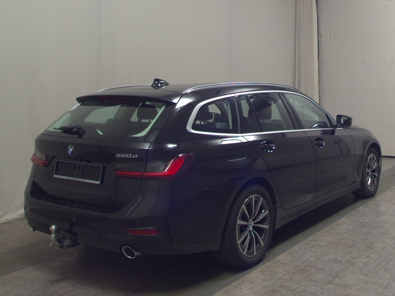 BMW 320d Touring xDrive Advantage automatik • ACC • AHK — 4