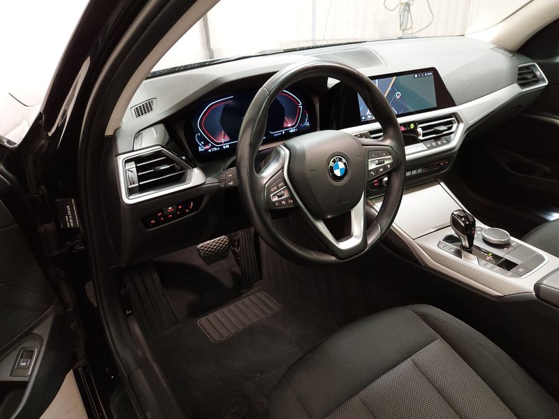 BMW 320d Touring xDrive Advantage automatik • ACC • AHK — 6
