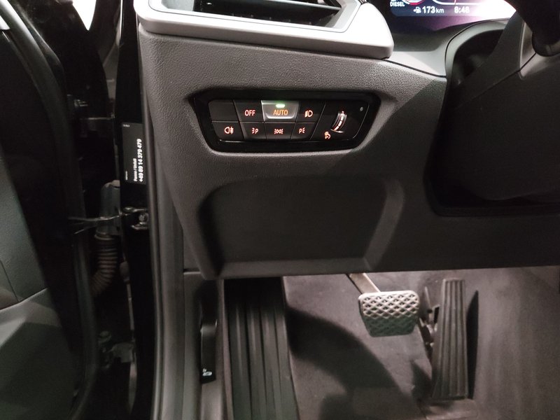 BMW 320d Touring xDrive Advantage automatik • ACC • AHK — 7