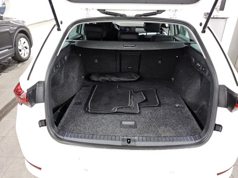 Škoda Octavia Combi 2.0 TDI Style automatik • HUD • ACC — 12