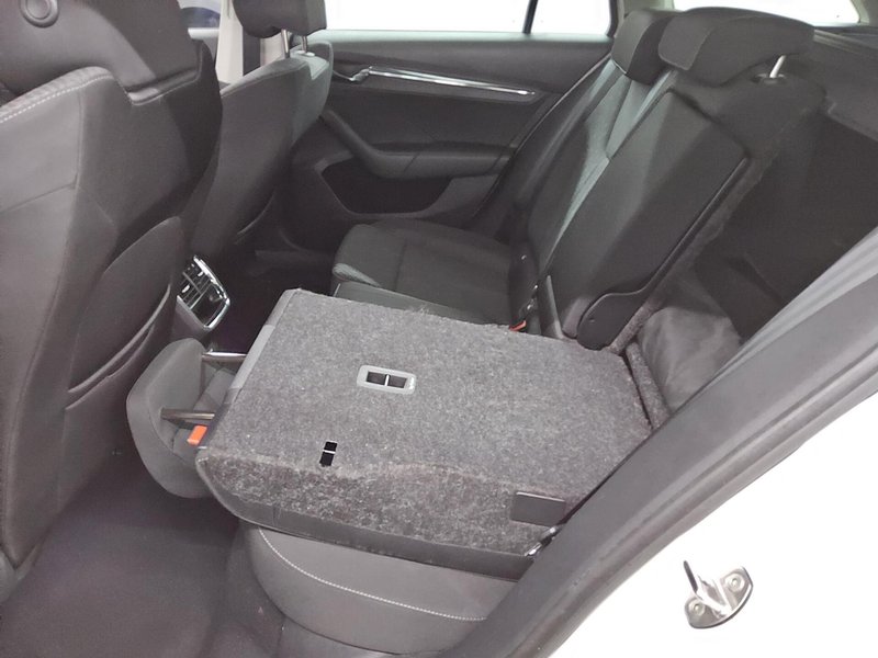 Škoda Octavia Combi 2.0 TDI Style automatik • HUD • ACC — 13