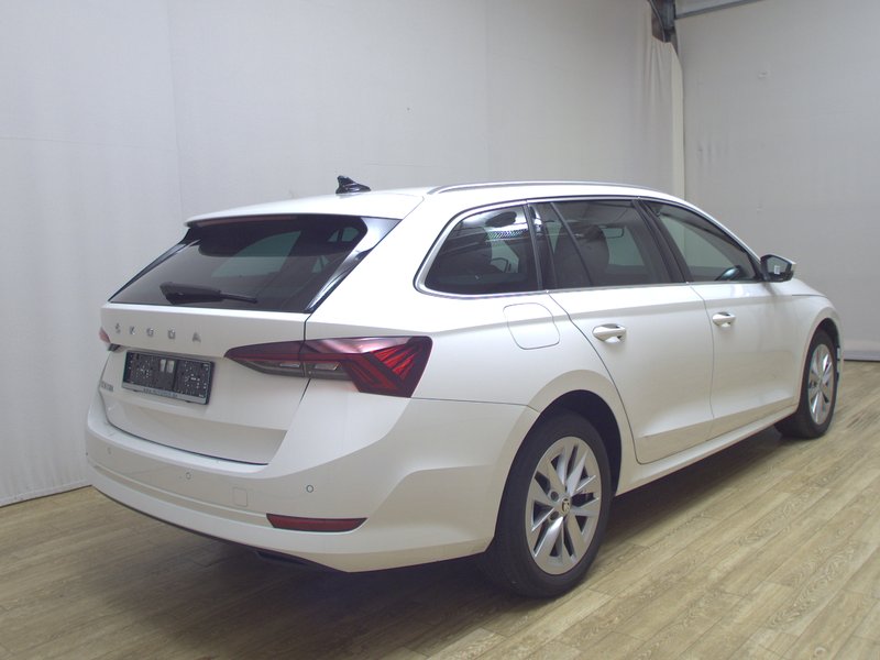 Škoda Octavia Combi 2.0 TDI Style automatik • HUD • ACC — 4