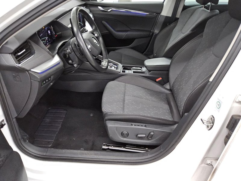 Škoda Octavia Combi 2.0 TDI Style automatik • HUD • ACC — 9