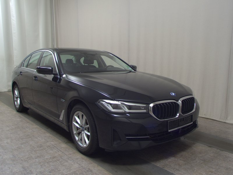 BMW 530e automatik • ACC • koža — 3