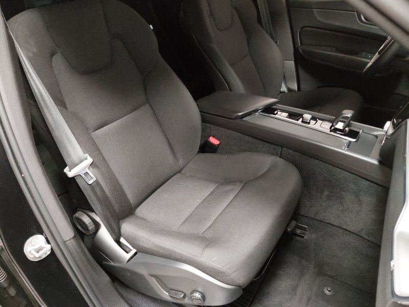 Volvo XC60 B4 automatik • ACC • grijano staklo — 10