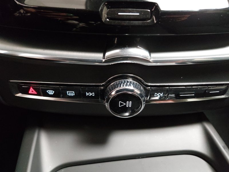 Volvo XC60 B4 automatik • ACC • grijano staklo — 15
