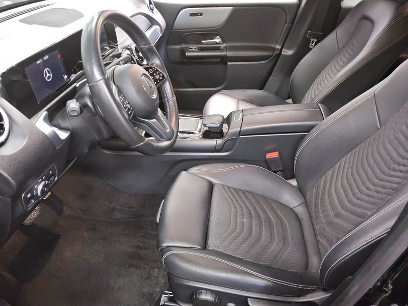 Mercedes-Benz GLB 200 d automatik Style • LED • digitalni instrumenti — 9