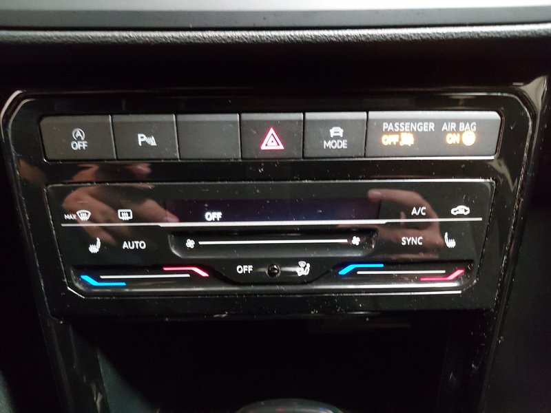 Volkswagen T-Cross 1.0 TSI Move automatik • ACC • LED — 19