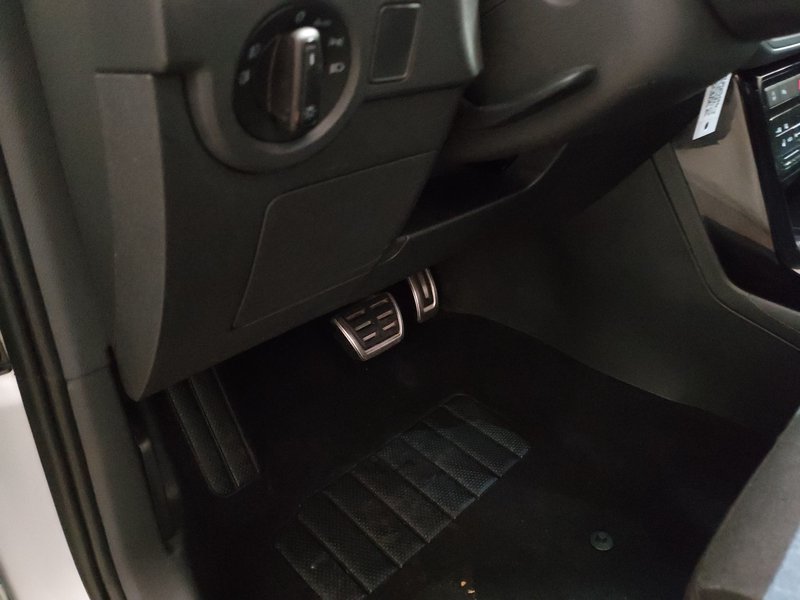 Volkswagen T-Cross 1.0 TSI Move automatik • ACC • LED — 7