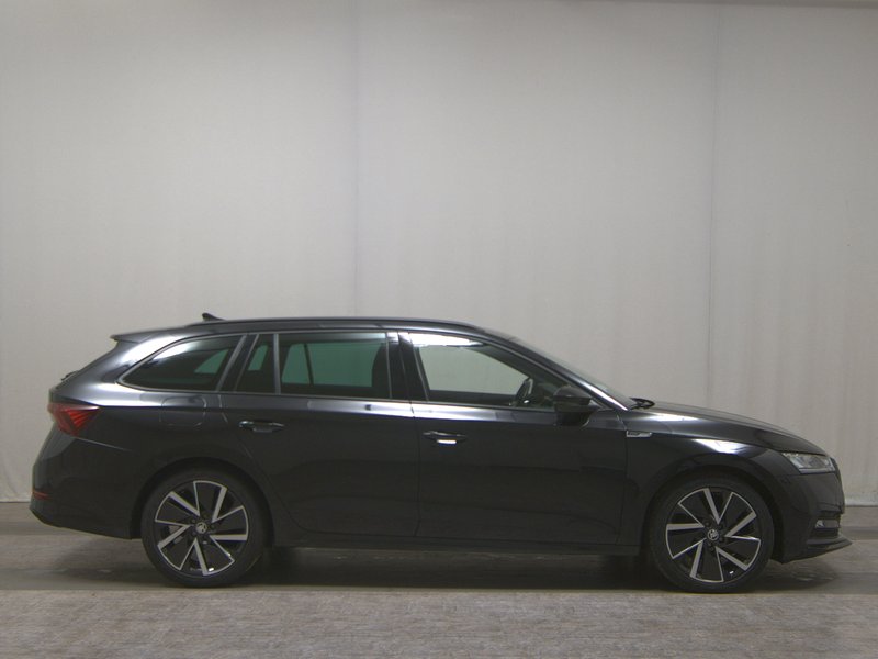 Škoda Octavia Combi 2.0 TDI automatik Sportline • Full LED