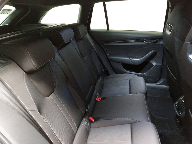 Škoda Octavia Combi 2.0 TDI automatik Sportline • Full LED — 12