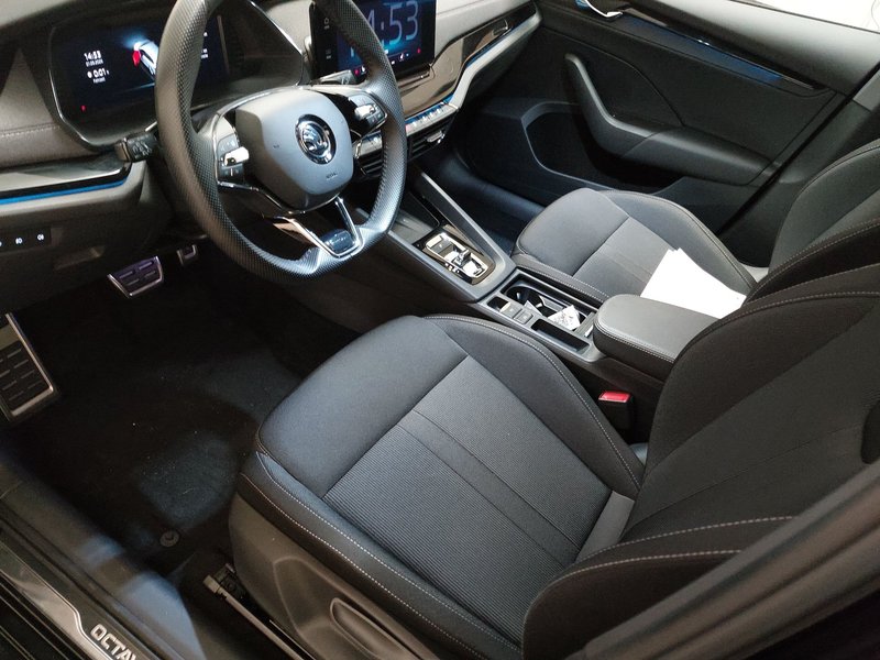 Škoda Octavia Combi 2.0 TDI automatik Sportline • Full LED — 6