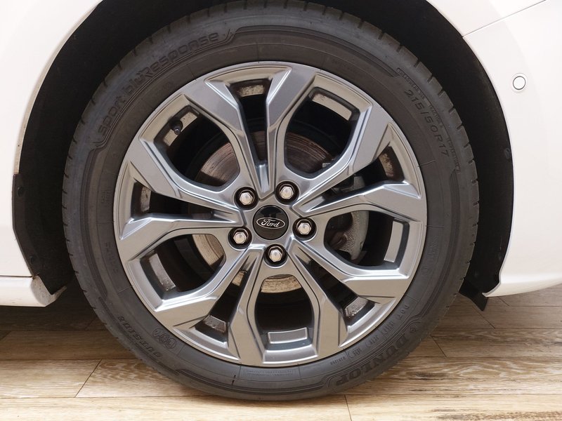 Ford Focus Turnier 1.5 EcoBlue ST-Line automatik • ACC • LED — 11