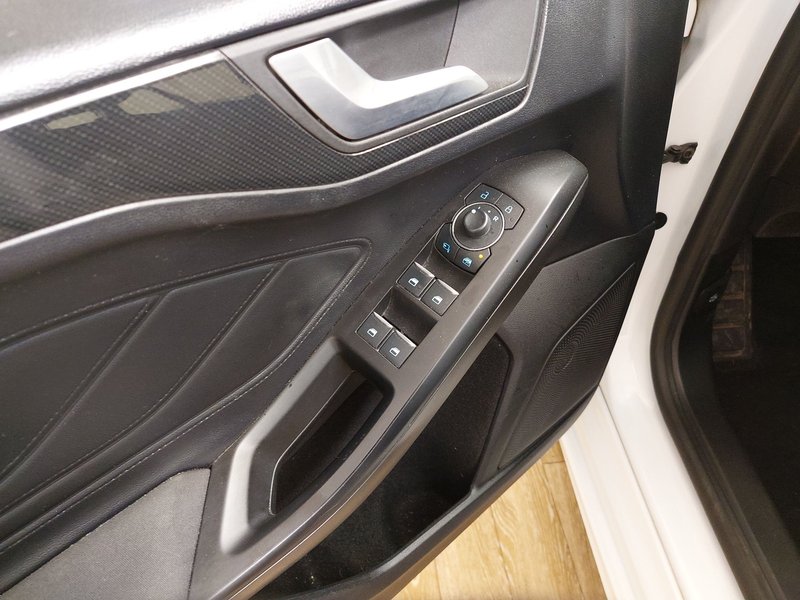 Ford Focus Turnier 1.5 EcoBlue ST-Line automatik • ACC • LED — 5