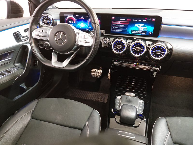 Mercedes-Benz A 250 e automatik AMG Line • panorama • HUD — 11