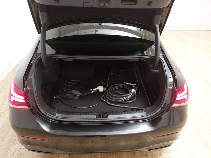 Mercedes-Benz A 250 e automatik AMG Line • panorama • HUD — 12