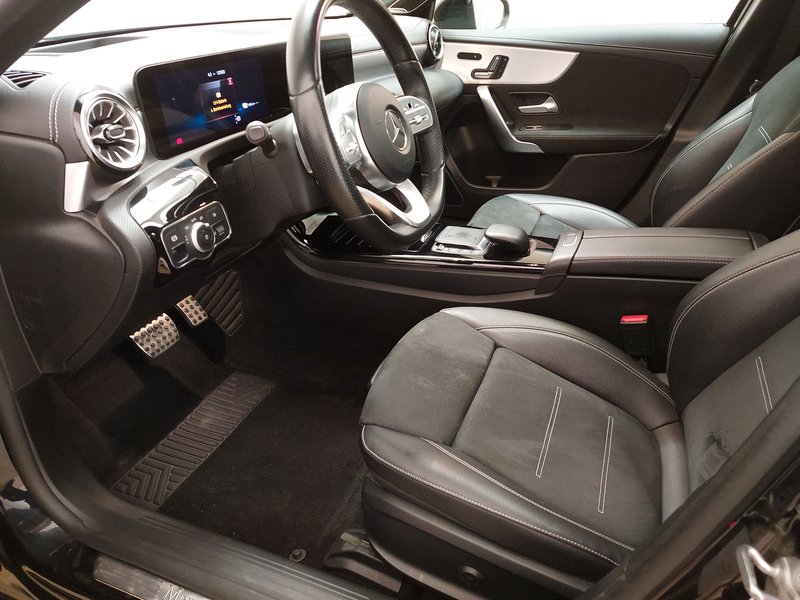 Mercedes-Benz A 250 e automatik AMG Line • panorama • HUD — 13