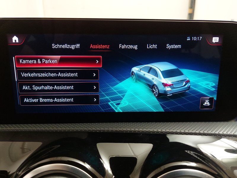 Mercedes-Benz A 250 e automatik AMG Line • panorama • HUD — 18