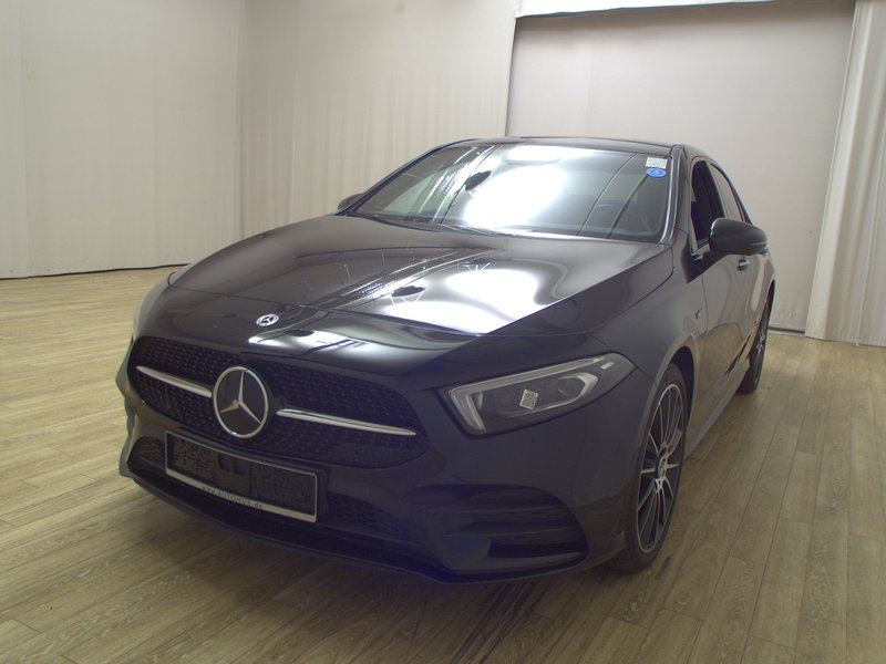 Mercedes-Benz A 250 e automatik AMG Line • panorama • HUD — 2