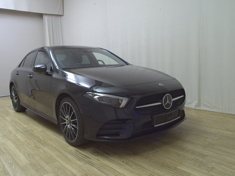 Mercedes-Benz A 250 e automatik AMG Line • panorama • HUD — 3