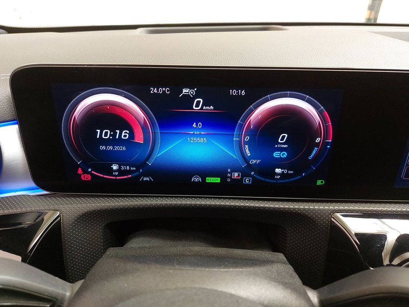 Mercedes-Benz A 250 e automatik AMG Line • panorama • HUD — 9