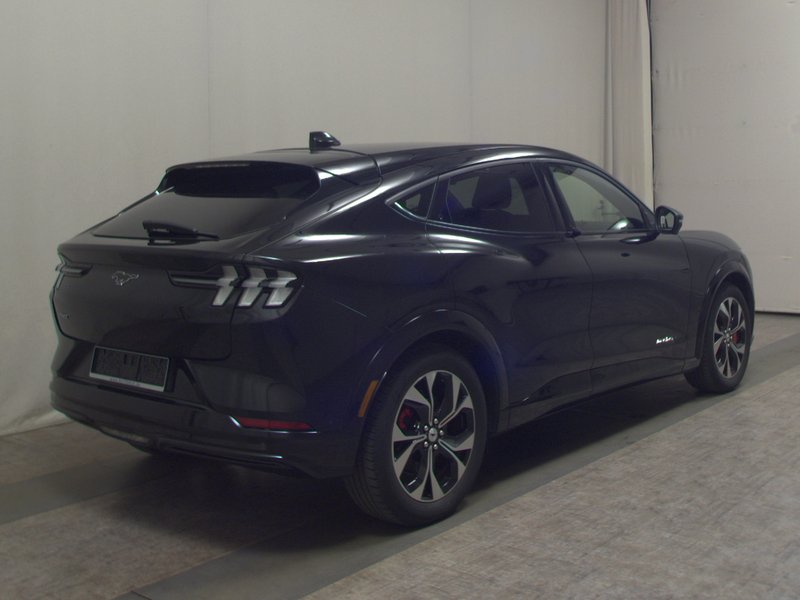 Ford Mustang Mach-E AWD GT • 4x4 • Kuka za vuču (AHK) — 4