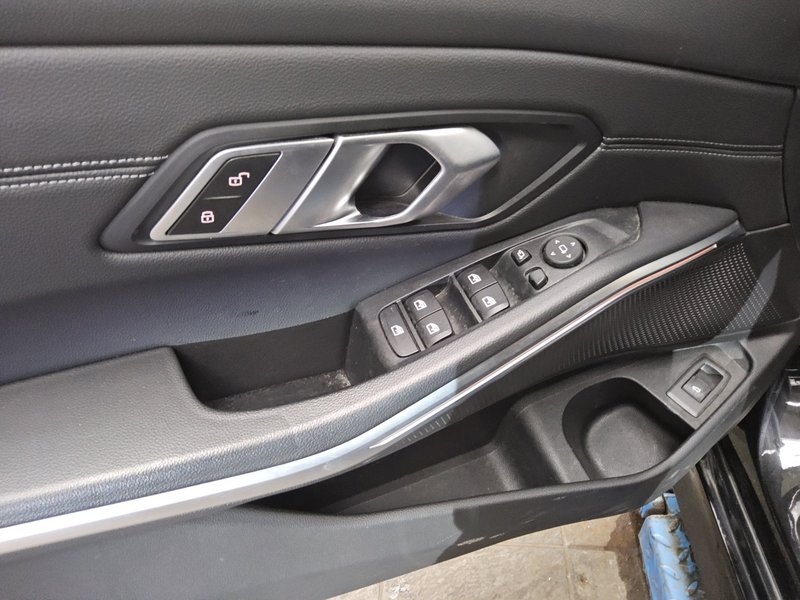 BMW 320d Touring Sport-Line automatik • digitalni instrumenti • Full LED — 10