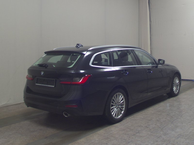 BMW 320d Touring Sport-Line automatik • digitalni instrumenti • Full LED — 4