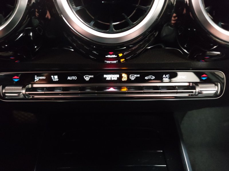 Mercedes-Benz GLB 200 d Progressive automatik • ACC • LED — 19