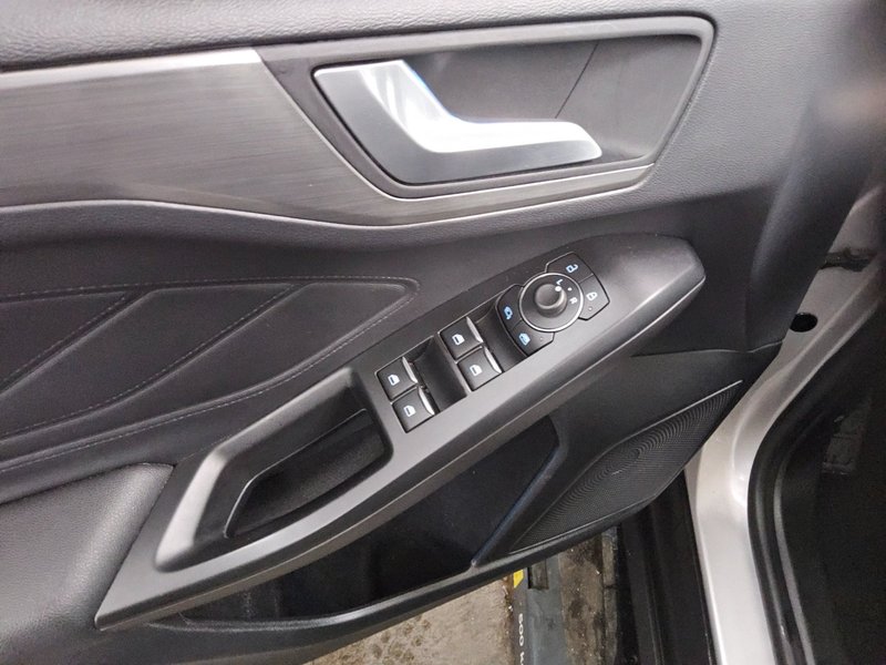 Ford Focus Turnier 1.0 EcoBoost Titanium • LED • navigacija — 9