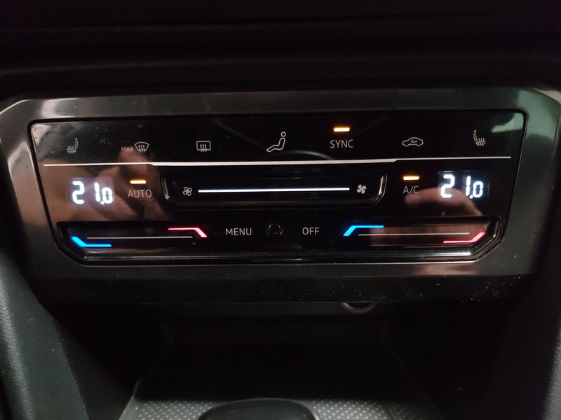 Volkswagen Tiguan 2.0 TDI Elegance • 360° kamera • ACC — 15