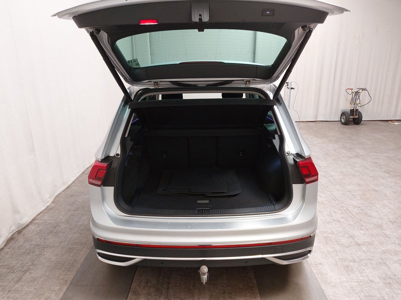 Volkswagen Tiguan 2.0 TDI Elegance • 360° kamera • ACC — 16